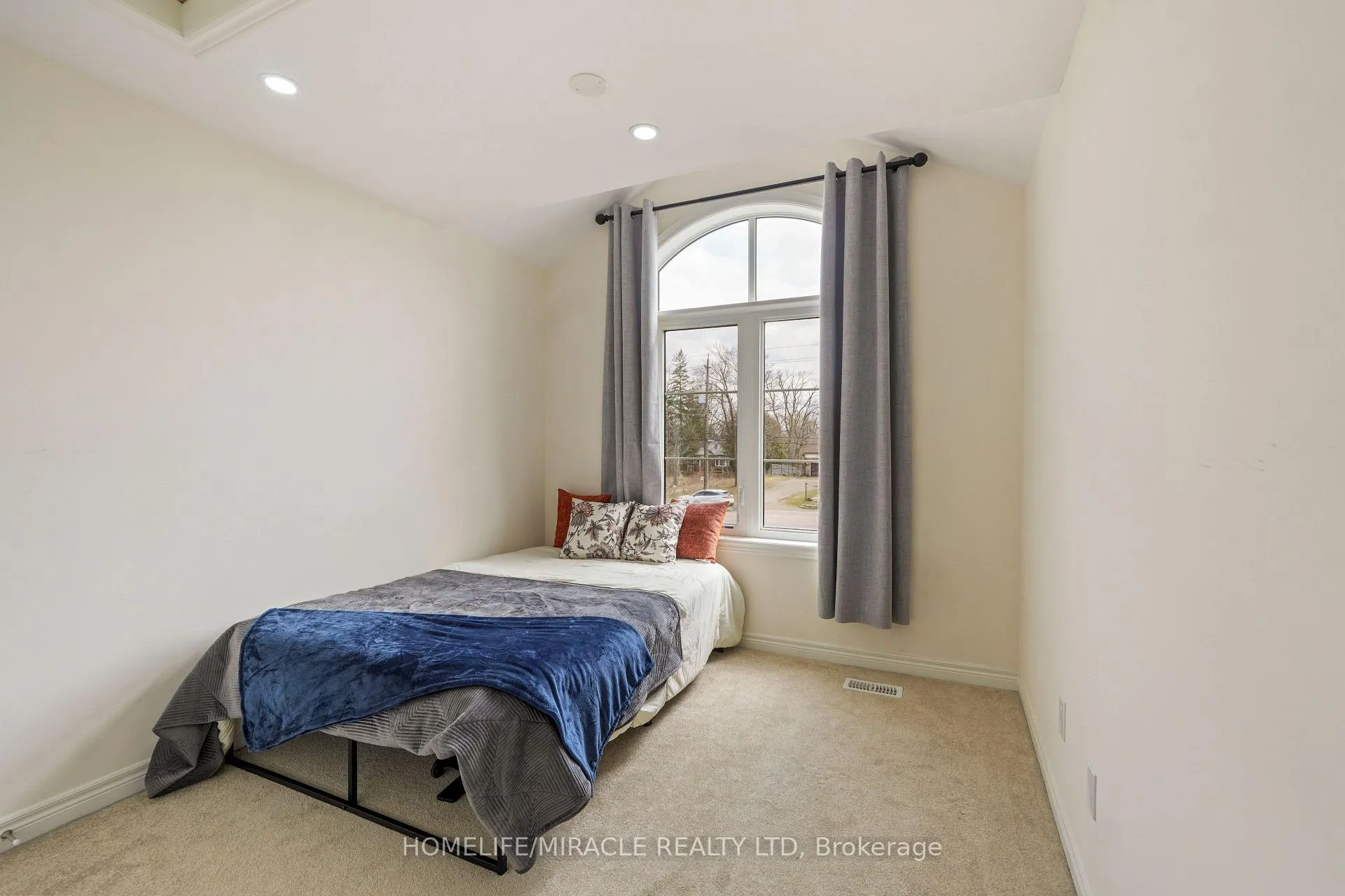 Photo 22 of 1053 Garner Road E, Hamilton, Ancaster — HOMEH