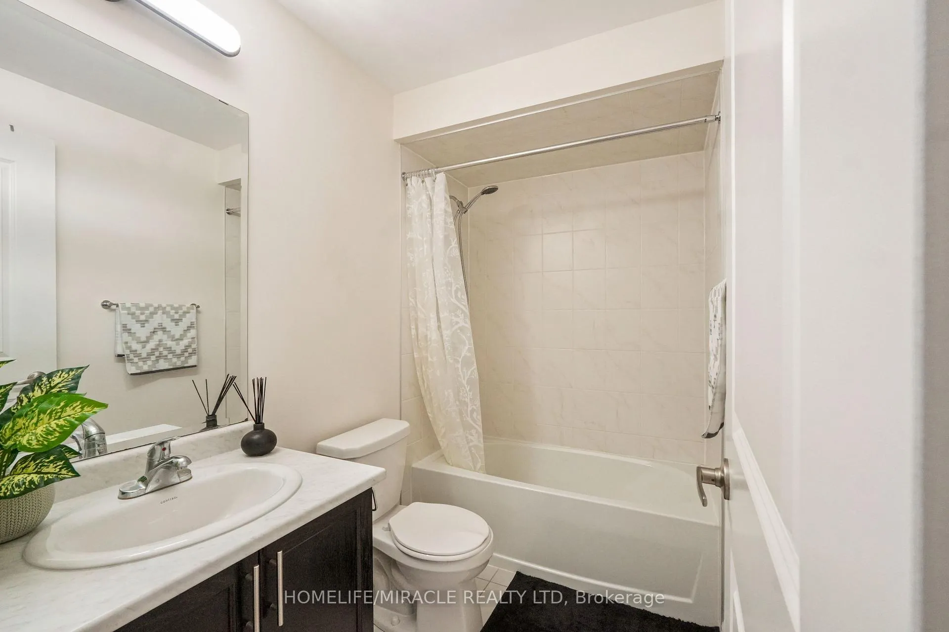 Photo 23 of 1053 Garner Road E, Hamilton, Ancaster — HOMEH