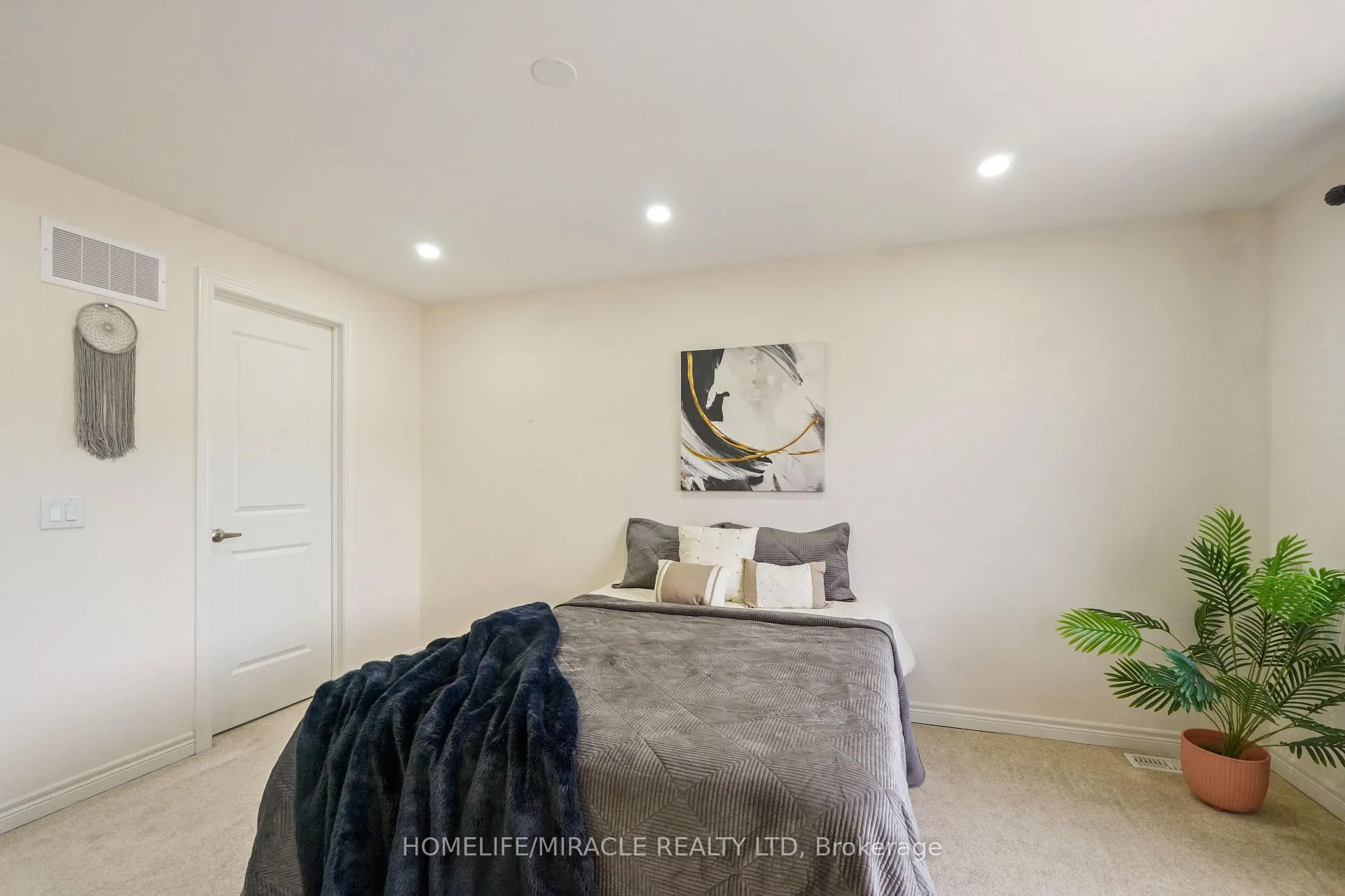 Photo 25 of 1053 Garner Road E, Hamilton, Ancaster — HOMEH