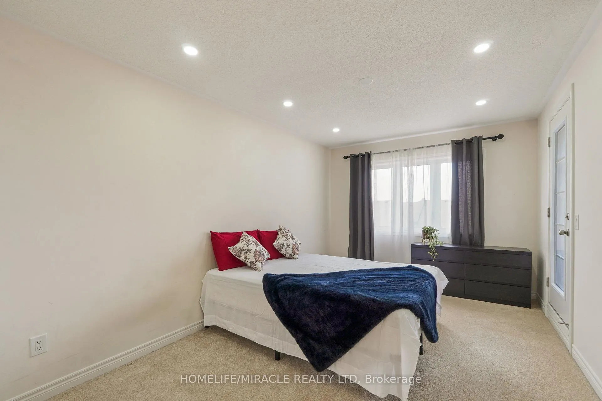 Photo 30 of 1053 Garner Road E, Hamilton, Ancaster — HOMEH