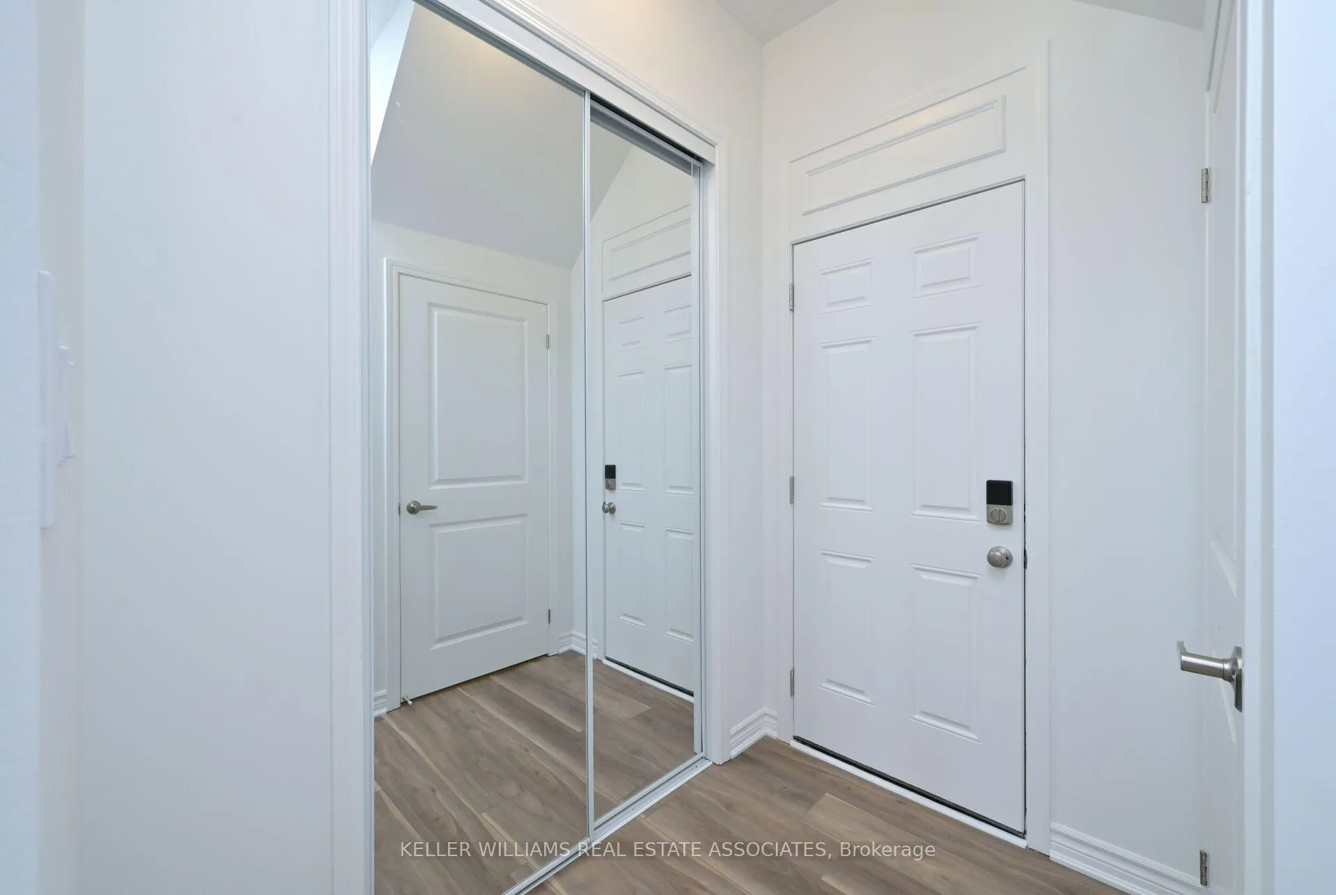 Photo 5 of 43 Cullingtree Place, Caledon, Rural Caledon — HOMEH
