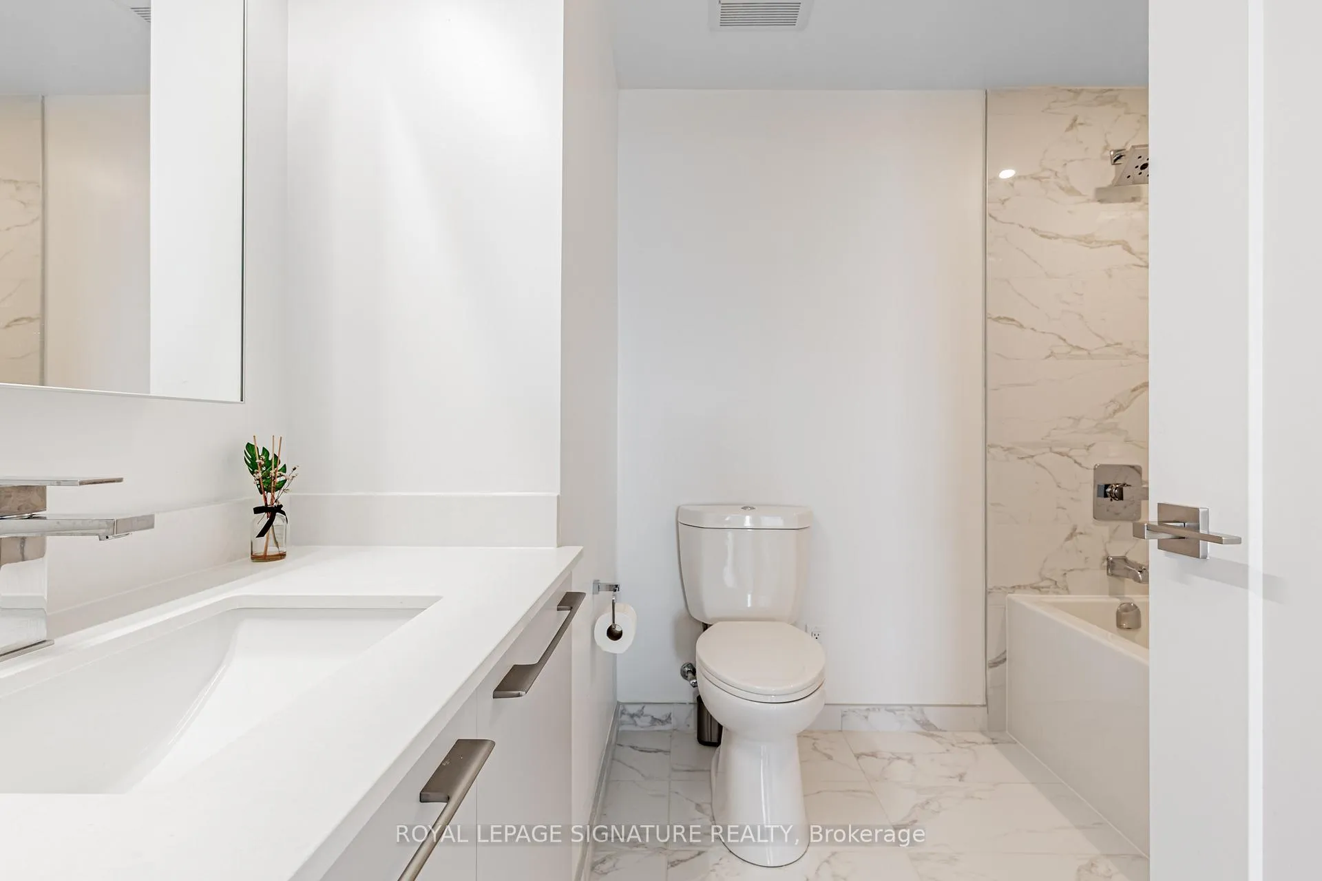 Photo 11 of Unit 2605, 18 Water Walk Drive, Markham, Unionville — HOMEH