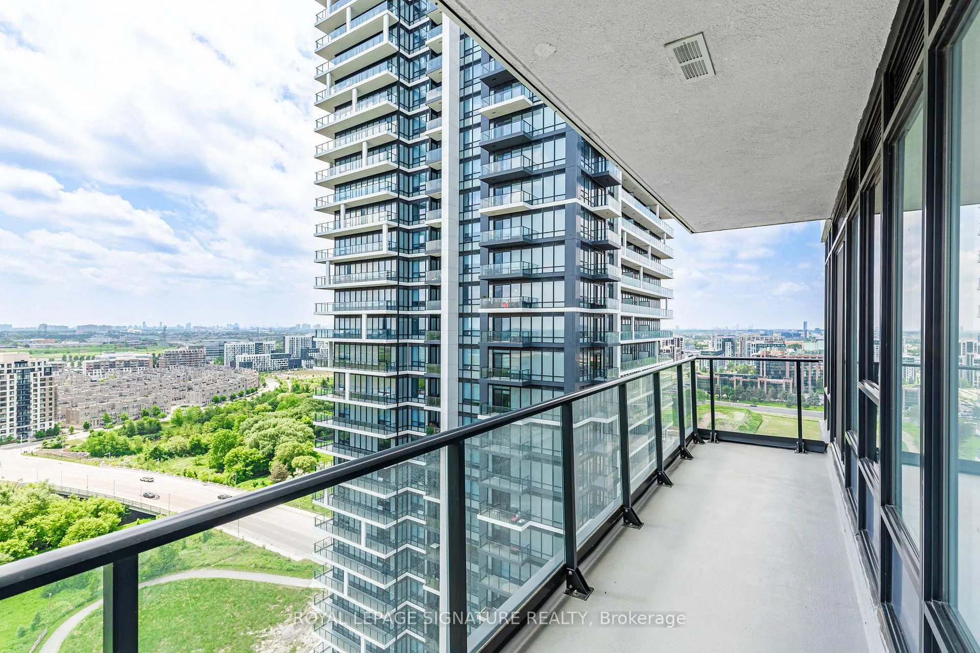 Photo 13 of Unit 2605, 18 Water Walk Drive, Markham, Unionville — HOMEH