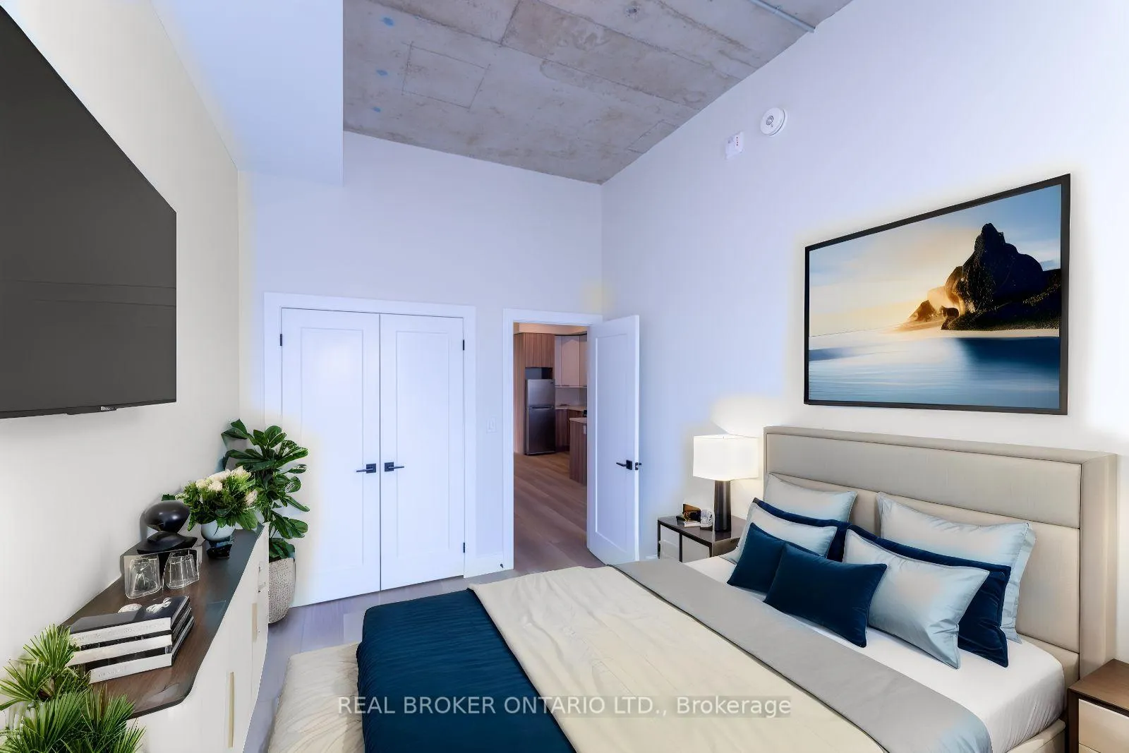Photo 2 of Unit 704, 169 James Street S, Hamilton, Corktown — HOMEH