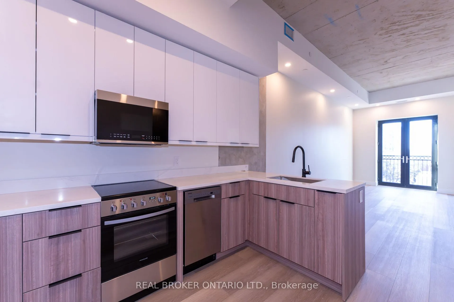Photo 3 of Unit 704, 169 James Street S, Hamilton, Corktown — HOMEH