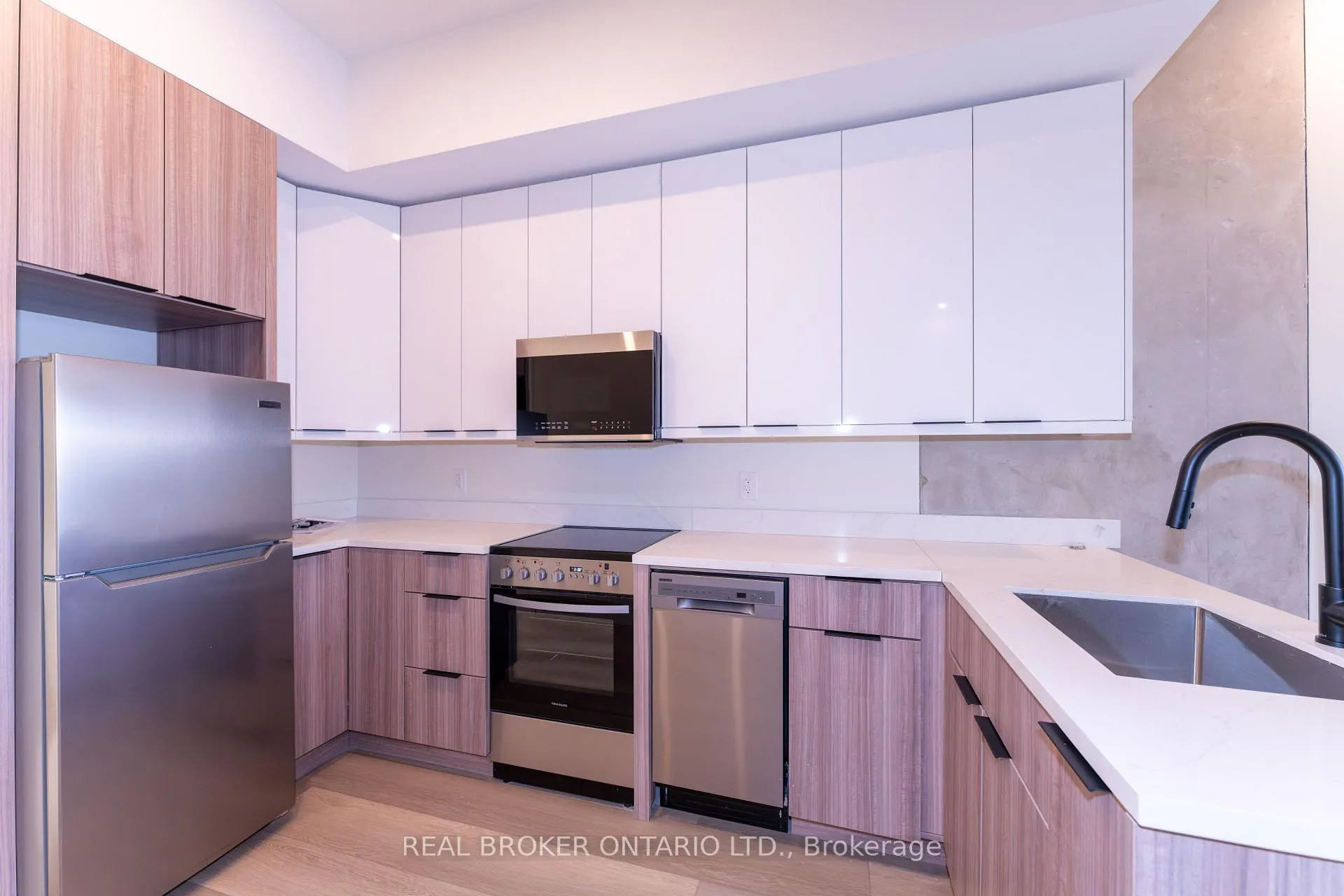 Photo 4 of Unit 704, 169 James Street S, Hamilton, Corktown — HOMEH