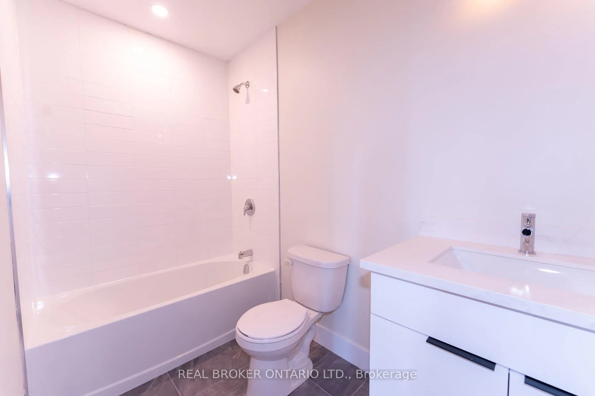 Photo 7 of Unit 704, 169 James Street S, Hamilton, Corktown — HOMEH
