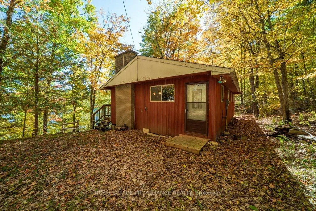 Photo 2 of 1042 East Flieler Lane, Frontenac, Frontenac North — HOMEH