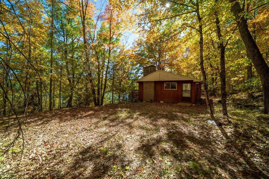 Photo 3 of 1042 East Flieler Lane, Frontenac, Frontenac North — HOMEH