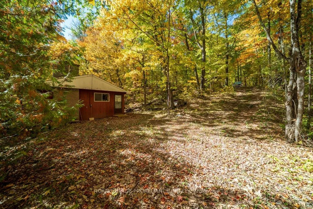 Photo 5 of 1042 East Flieler Lane, Frontenac, Frontenac North — HOMEH