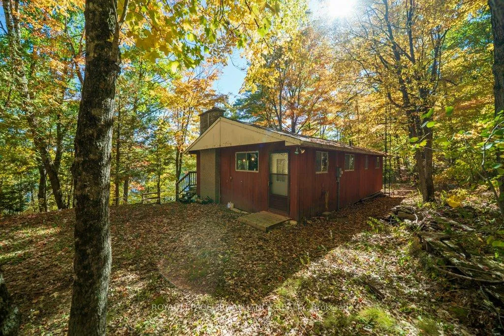 Photo 6 of 1042 East Flieler Lane, Frontenac, Frontenac North — HOMEH