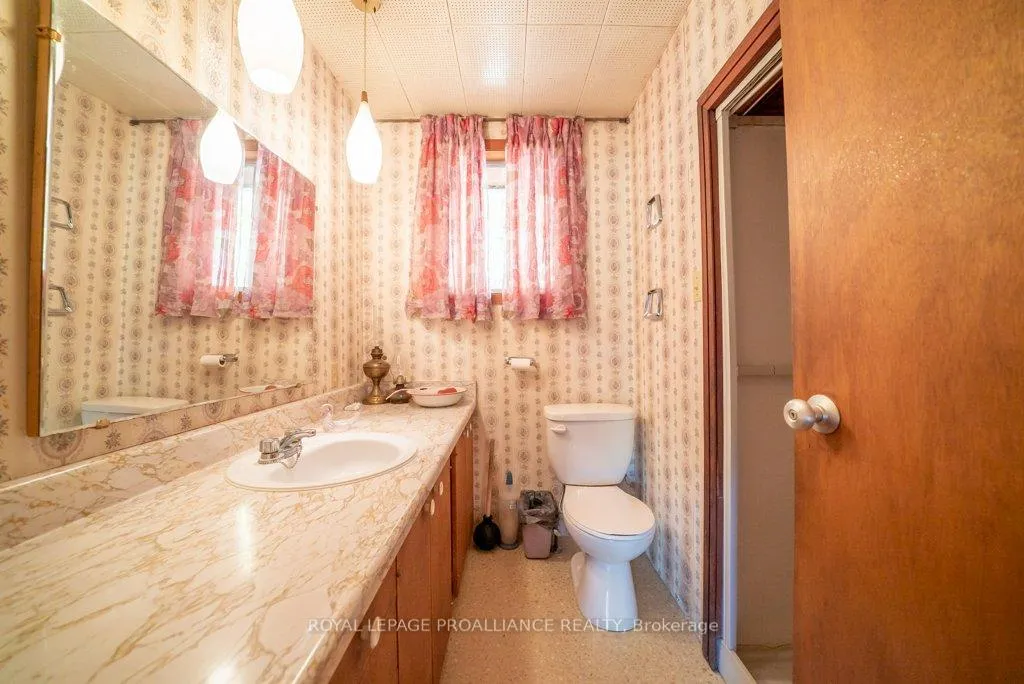 Photo 37 of 1042 East Flieler Lane, Frontenac, Frontenac North — HOMEH