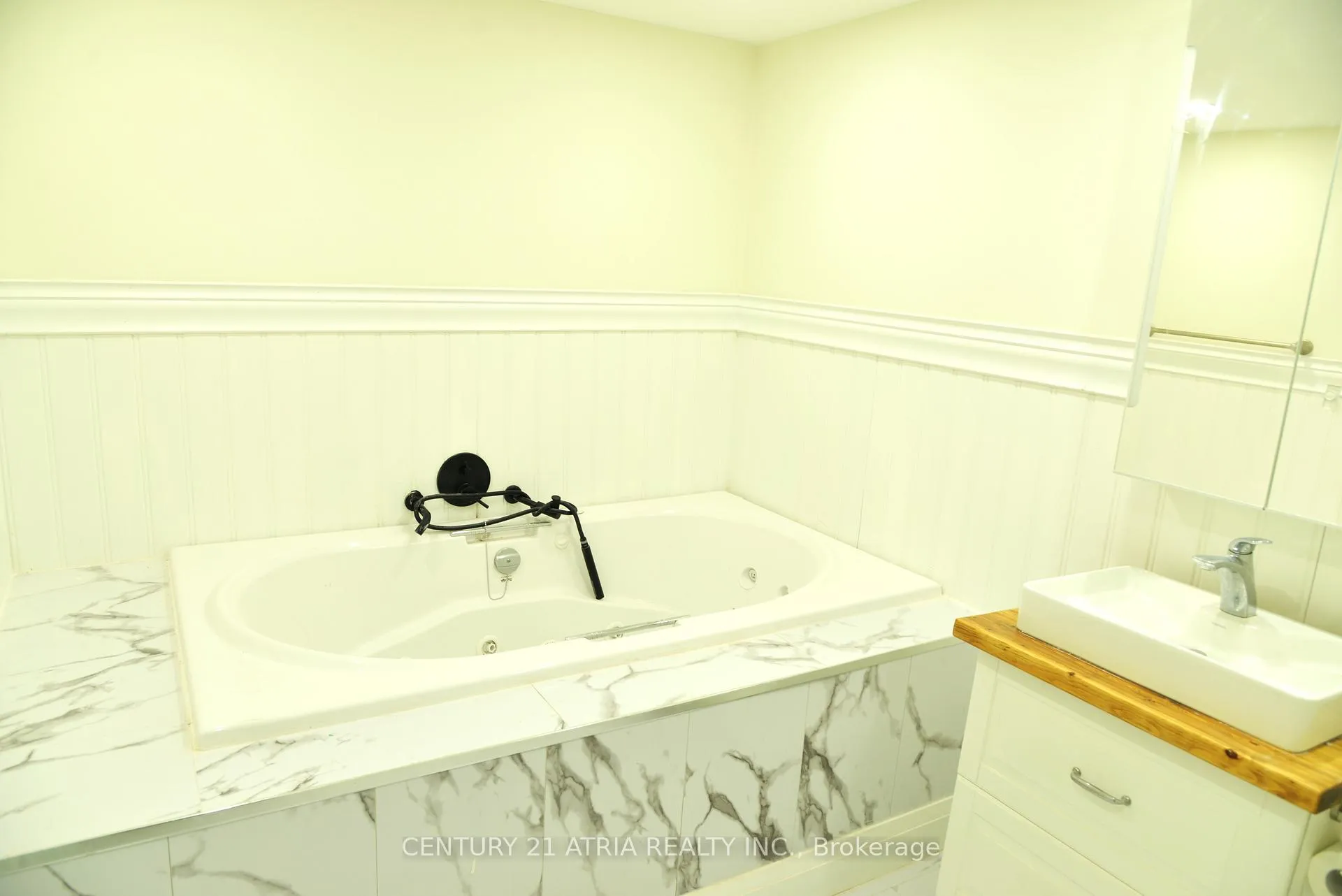 Photo 11 of Unit Bsmt, 1047 Dalewood Drive, Pickering, Rougemount — HOMEH