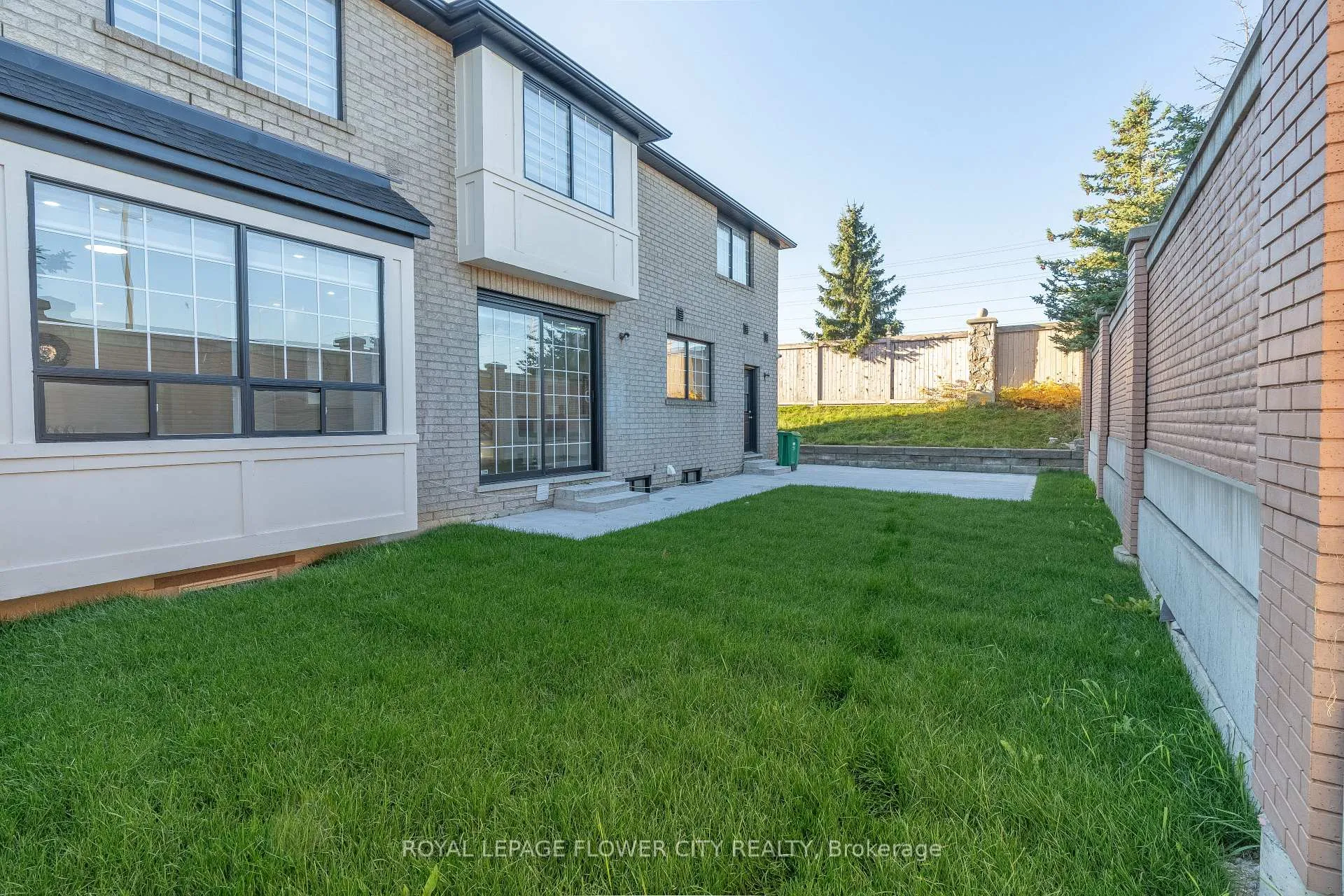 Photo 4 of 57 Sparta Drive, Brampton, Vales of Castlemore — HOMEH