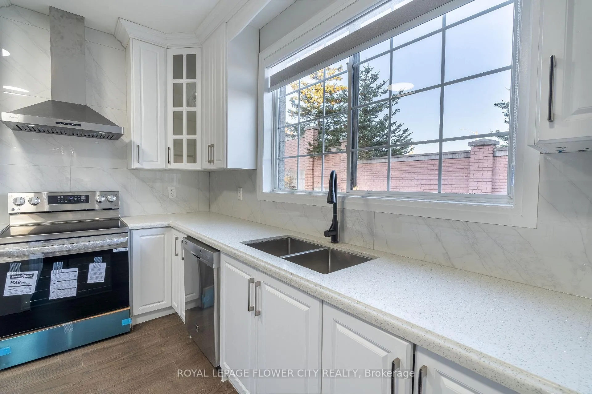 Photo 7 of 57 Sparta Drive, Brampton, Vales of Castlemore — HOMEH