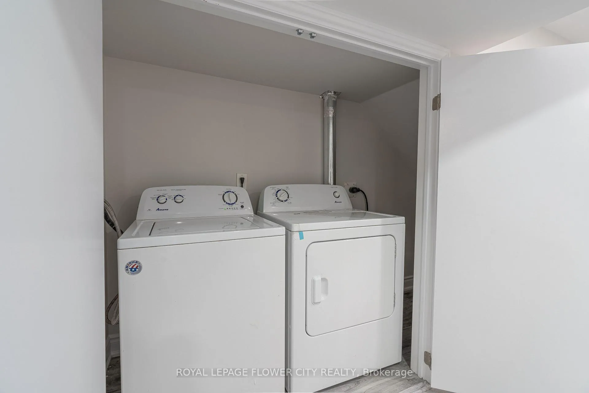 Photo 35 of 57 Sparta Drive, Brampton, Vales of Castlemore — HOMEH