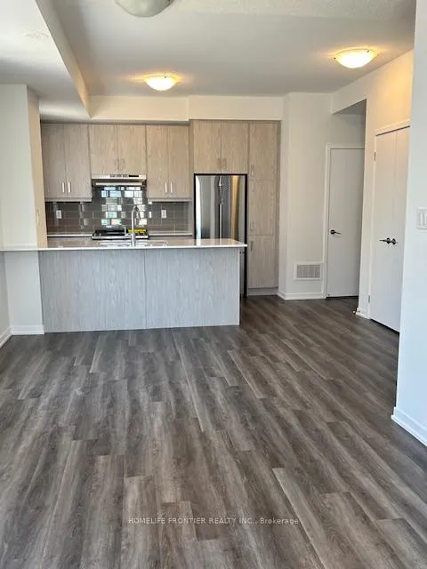 Photo 2 of Unit 172, 151 Honeycrisp Crescent, Vaughan, Concord — HOMEH