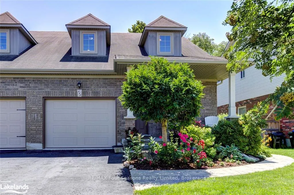 Photo 2 of 111 Chamberlain Crescent, Collingwood — HOMEH