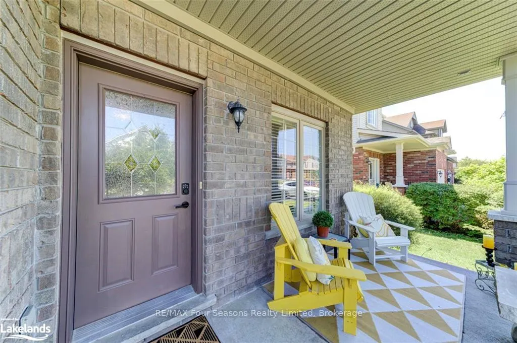 Photo 5 of 111 Chamberlain Crescent, Collingwood — HOMEH