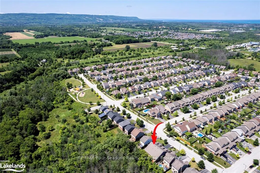 Photo 8 of 111 Chamberlain Crescent, Collingwood — HOMEH