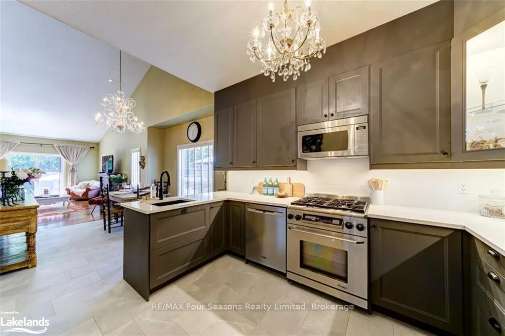 Photo 12 of 111 Chamberlain Crescent, Collingwood — HOMEH