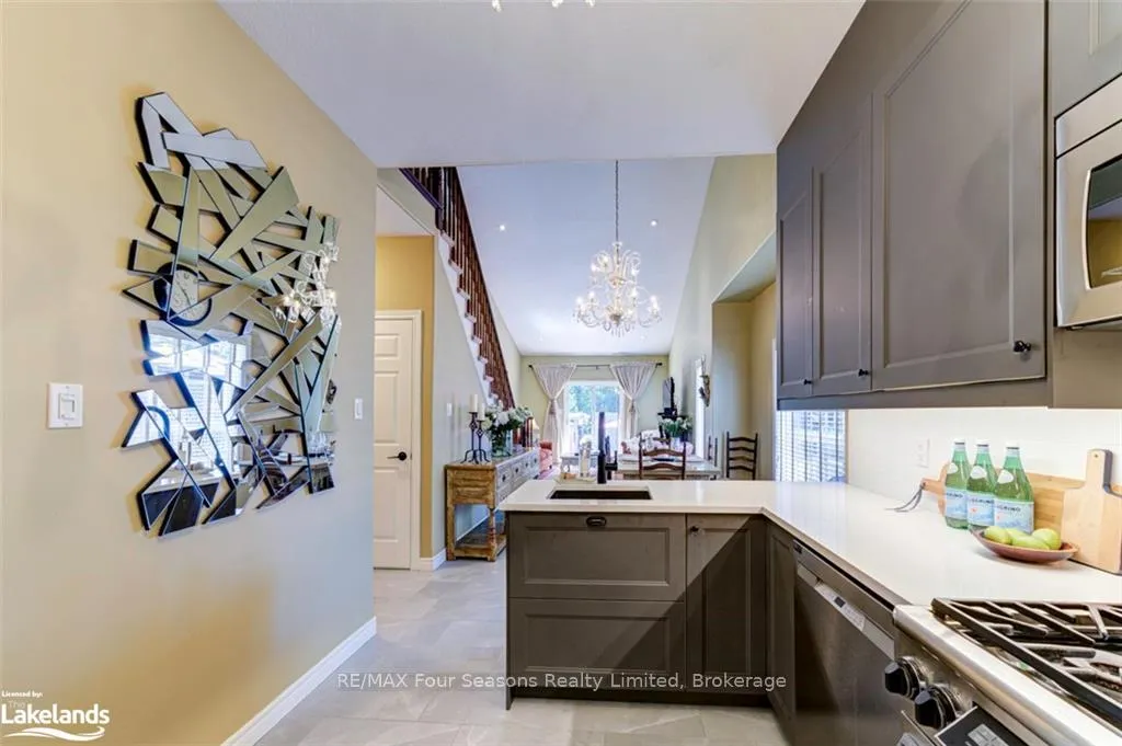 Photo 16 of 111 Chamberlain Crescent, Collingwood — HOMEH