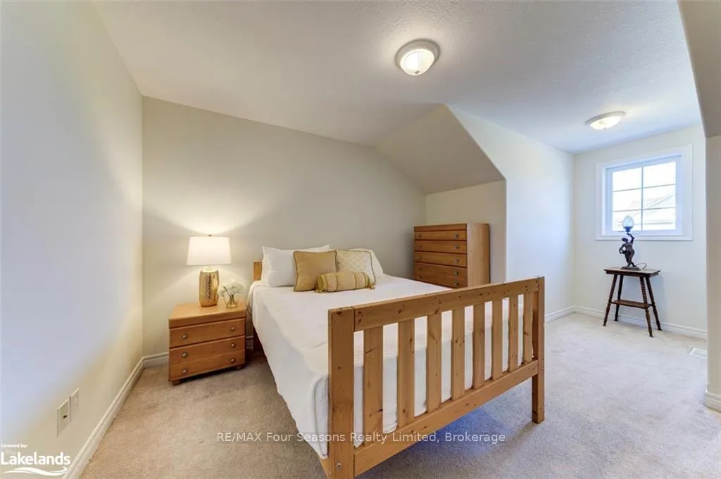Photo 30 of 111 Chamberlain Crescent, Collingwood — HOMEH