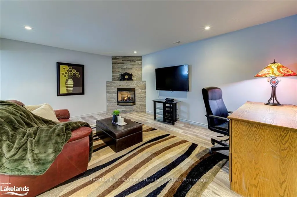 Photo 35 of 111 Chamberlain Crescent, Collingwood — HOMEH