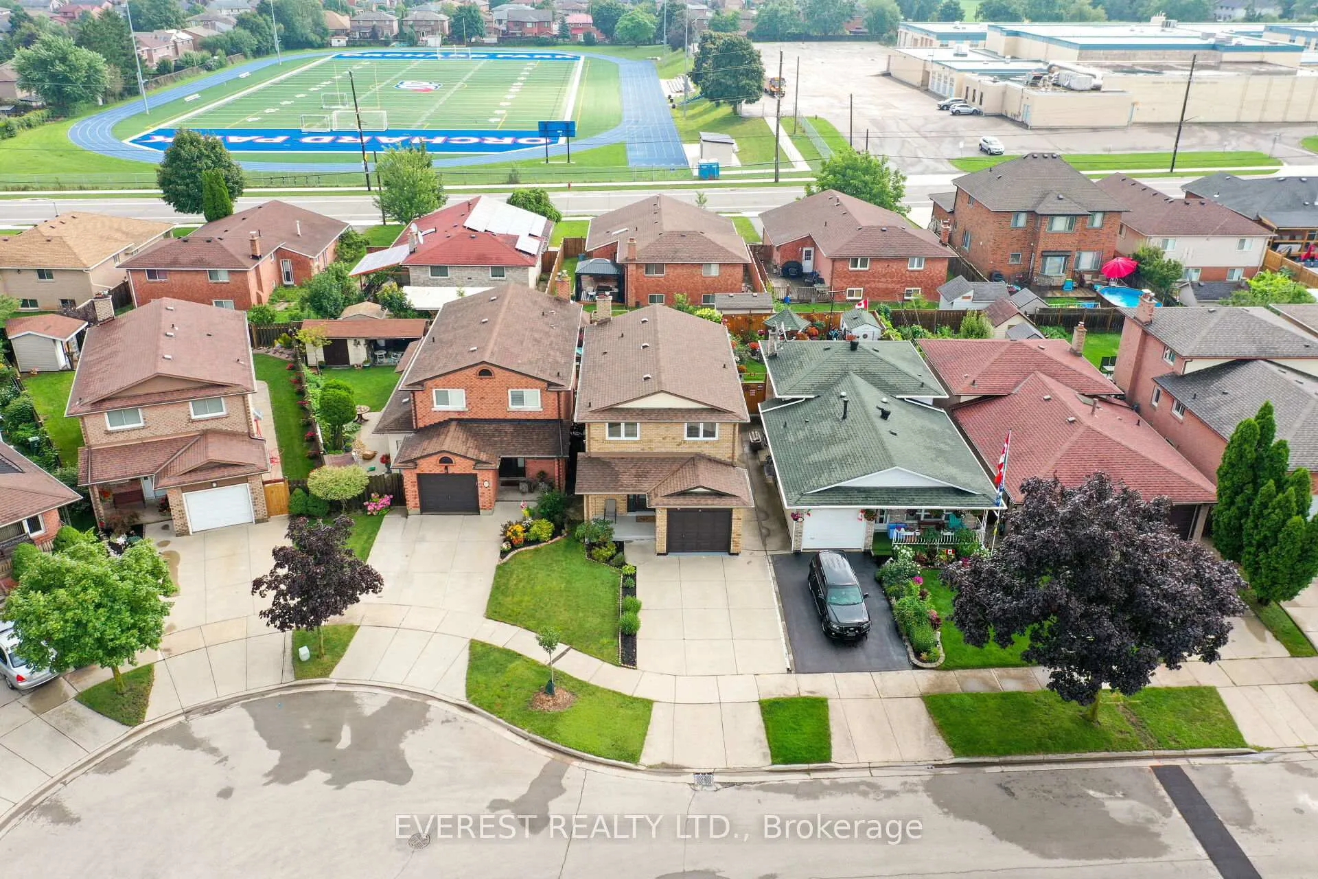 Photo 2 of 41 Juniper Drive, Hamilton, Stoney Creek — HOMEH