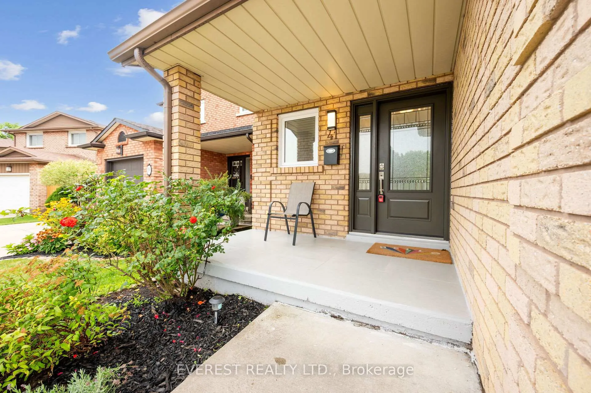 Photo 3 of 41 Juniper Drive, Hamilton, Stoney Creek — HOMEH
