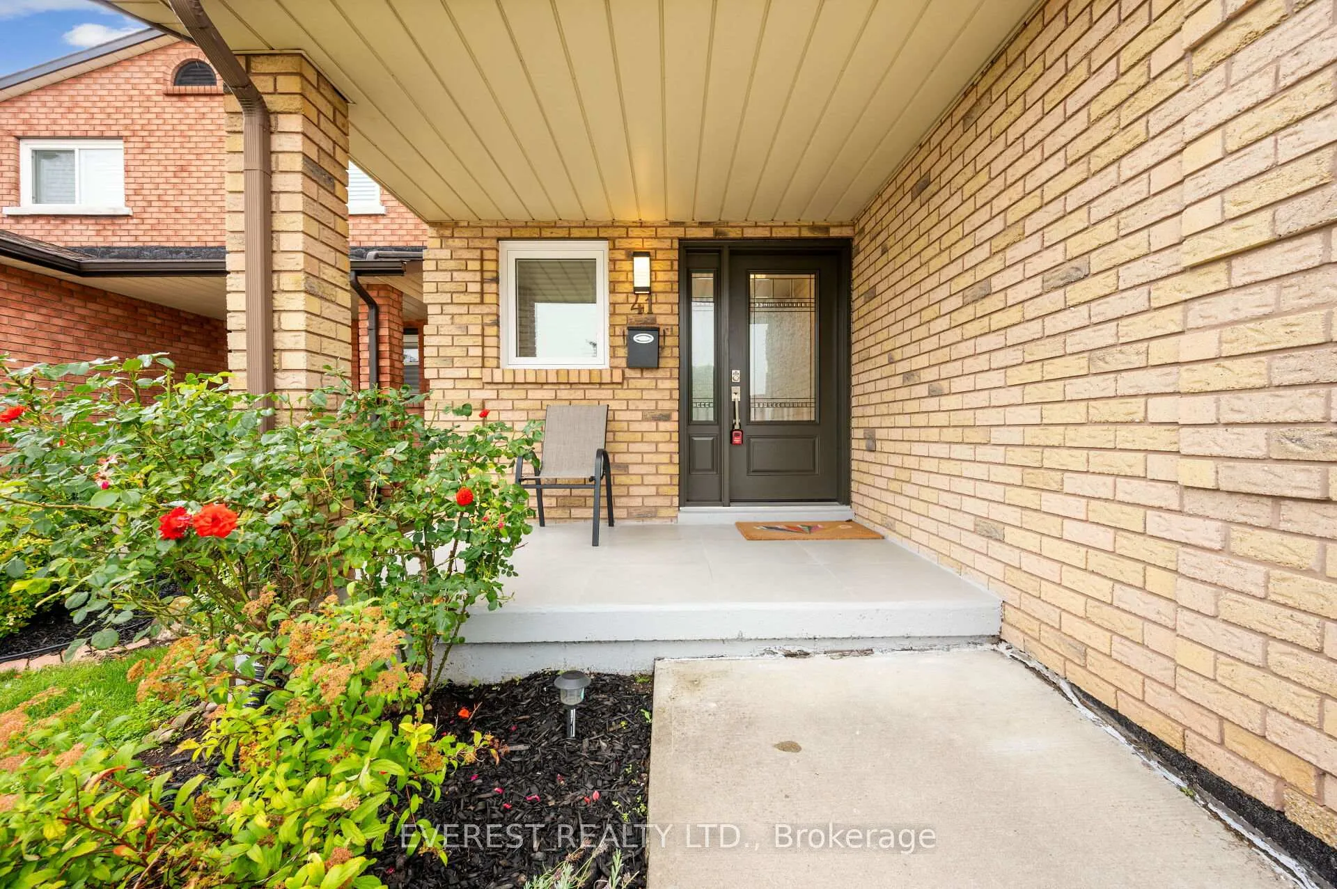 Photo 4 of 41 Juniper Drive, Hamilton, Stoney Creek — HOMEH