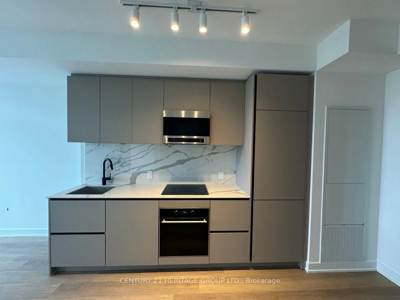 Photo 3 of Unit 3807, 117 Broadway Avenue N, Toronto, Mount Pleasant West — HOMEH