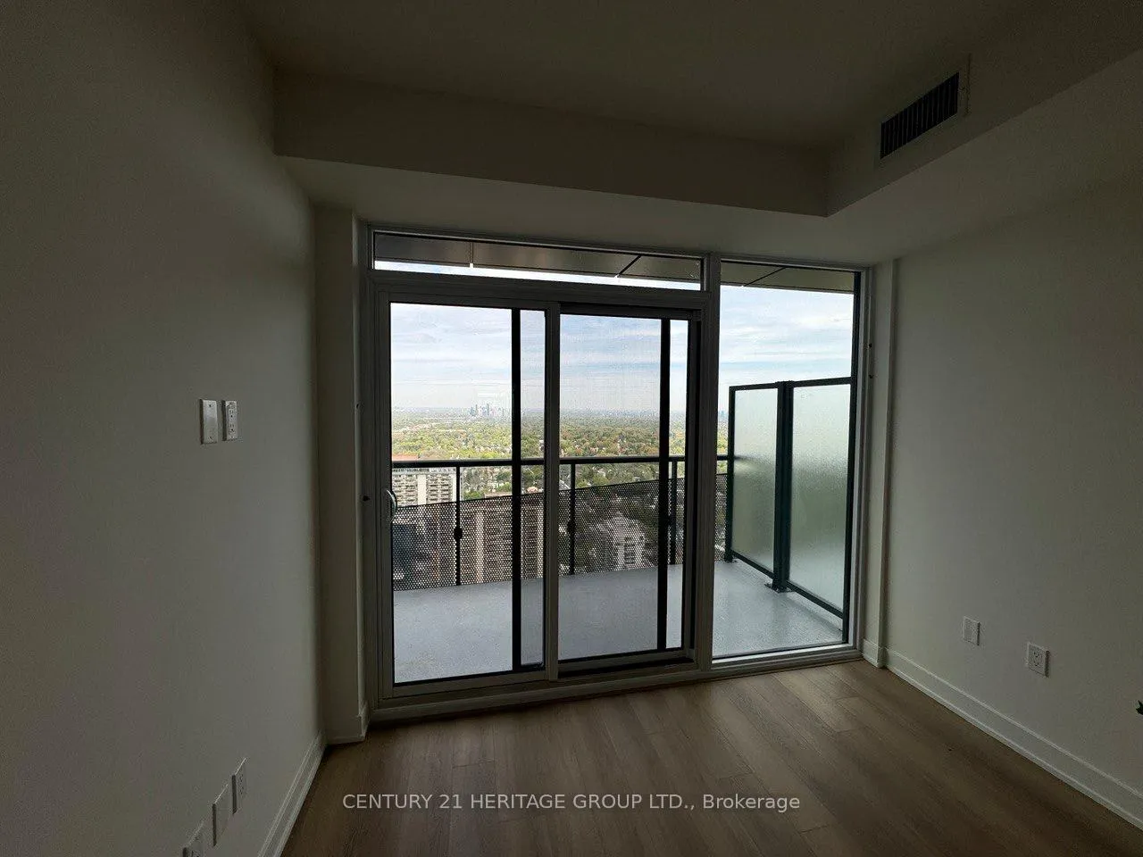 Photo 4 of Unit 3807, 117 Broadway Avenue N, Toronto, Mount Pleasant West — HOMEH