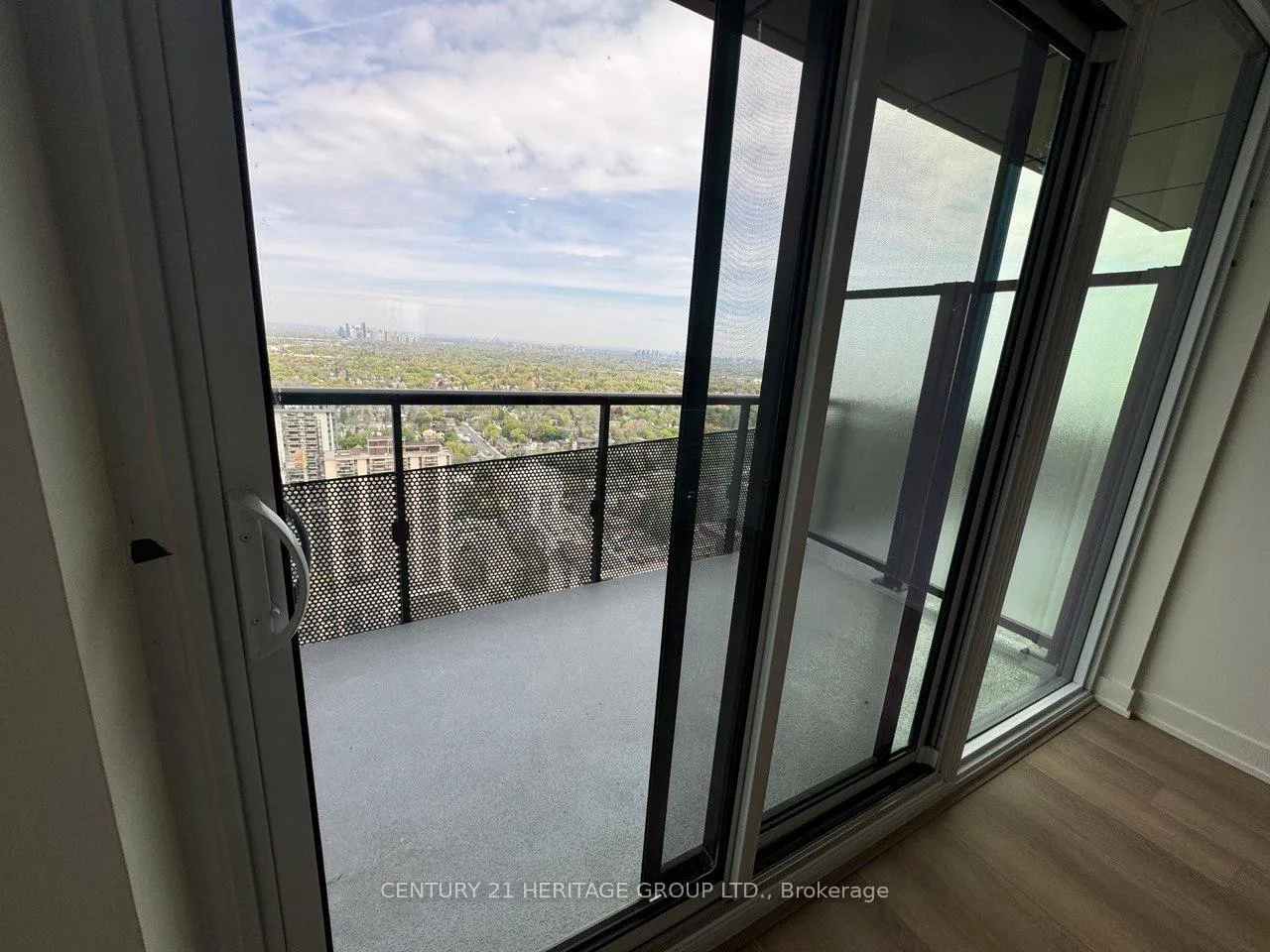 Photo 5 of Unit 3807, 117 Broadway Avenue N, Toronto, Mount Pleasant West — HOMEH