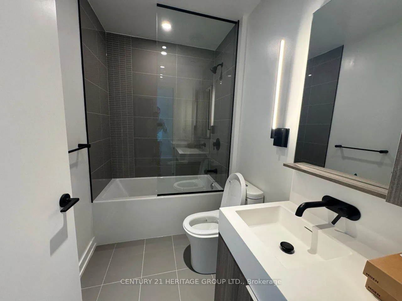Photo 8 of Unit 3807, 117 Broadway Avenue N, Toronto, Mount Pleasant West — HOMEH