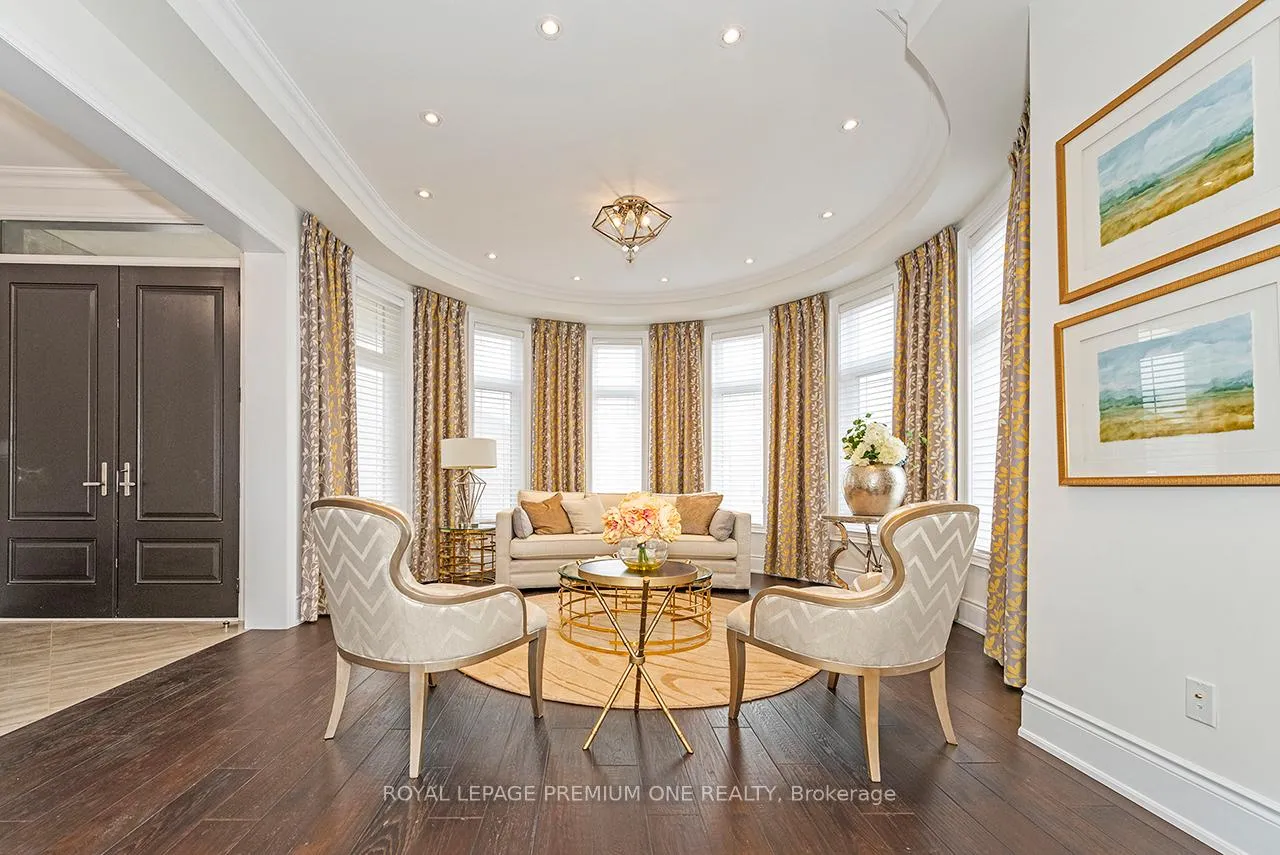 Photo 4 of 2 Appleyard Avenue, Vaughan, Kleinburg — HOMEH