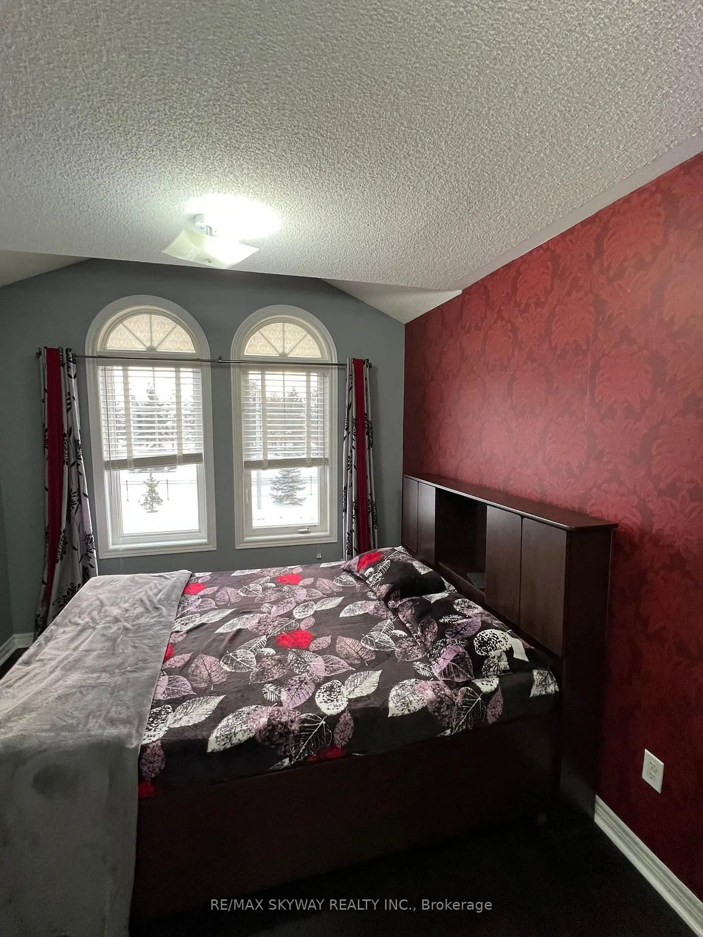 Photo 4 of 19 Gulfbrook Circle, Brampton, Heart Lake East — HOMEH