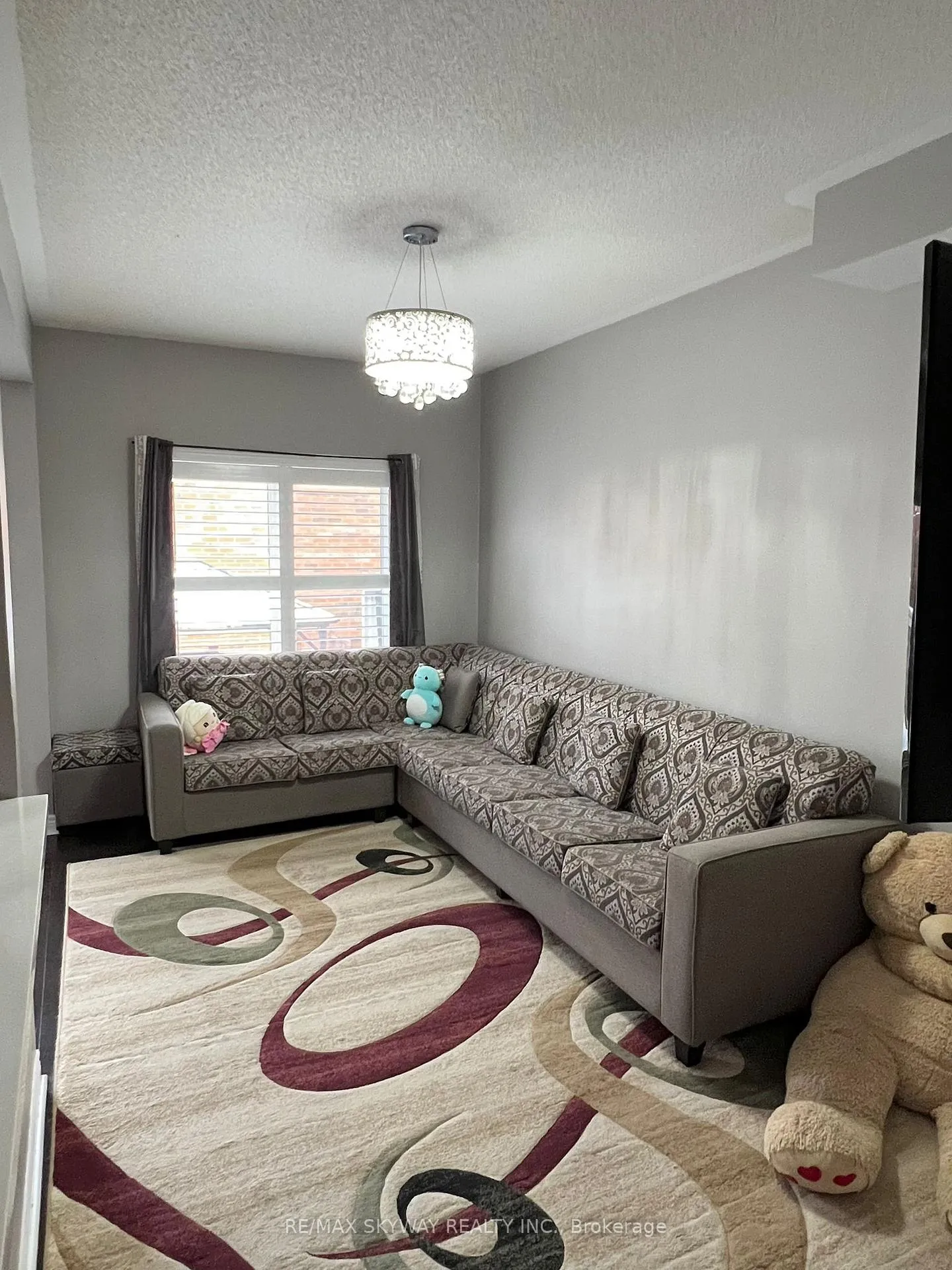 Photo 10 of 19 Gulfbrook Circle, Brampton, Heart Lake East — HOMEH
