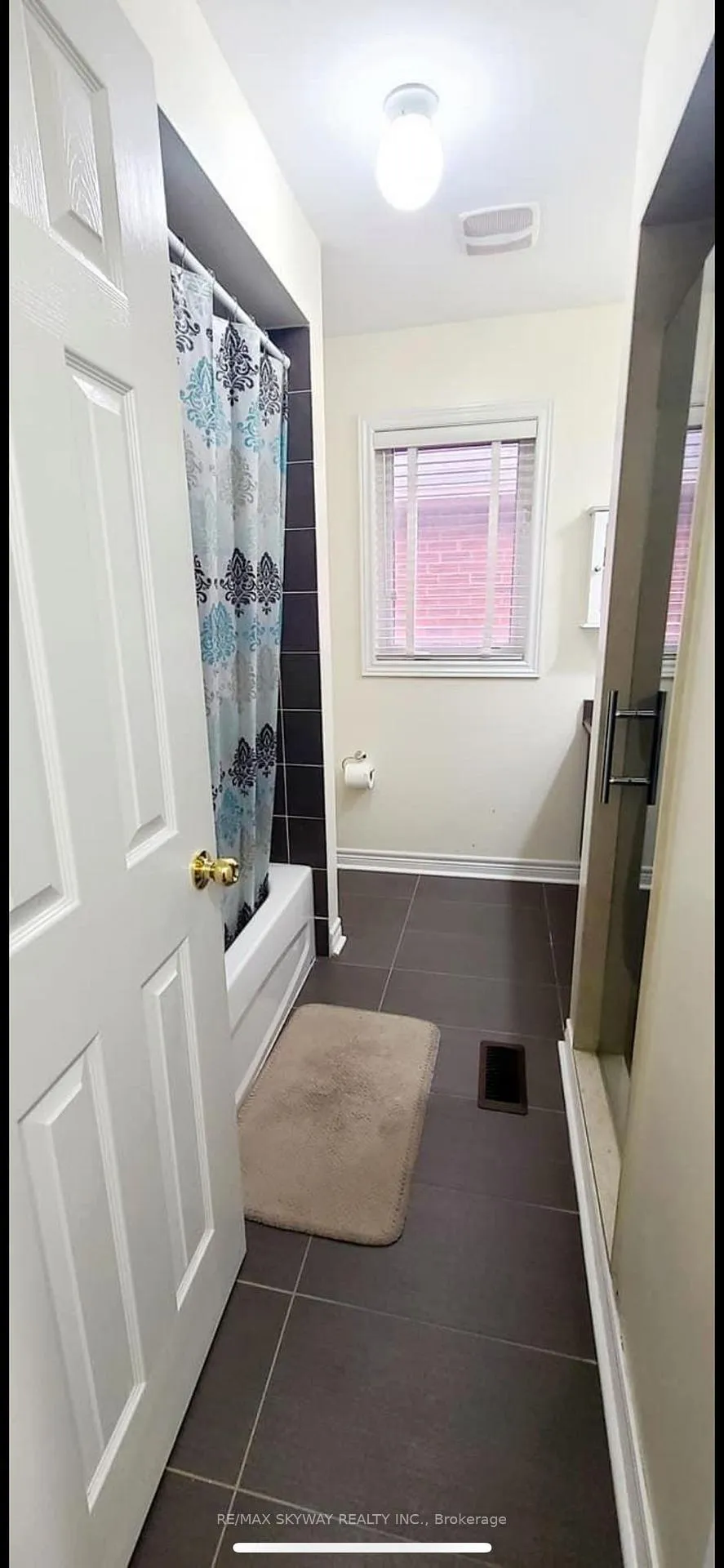 Photo 14 of 19 Gulfbrook Circle, Brampton, Heart Lake East — HOMEH