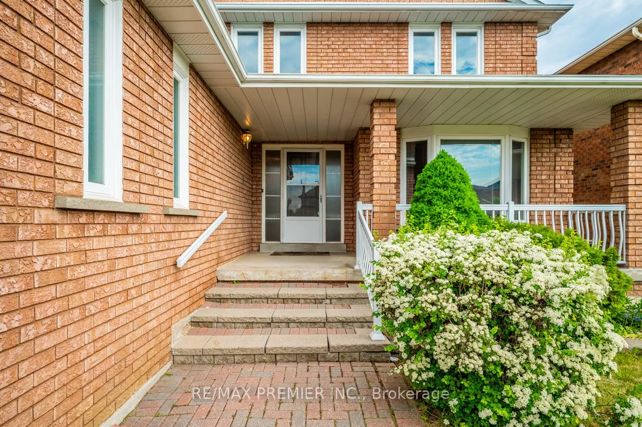 Photo 3 of 153 Father Ermanno Crescent, Vaughan, East Woodbridge — HOMEH