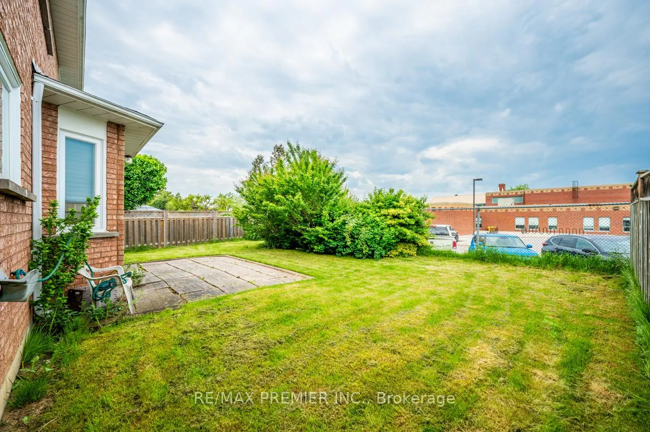 Photo 6 of 153 Father Ermanno Crescent, Vaughan, East Woodbridge — HOMEH