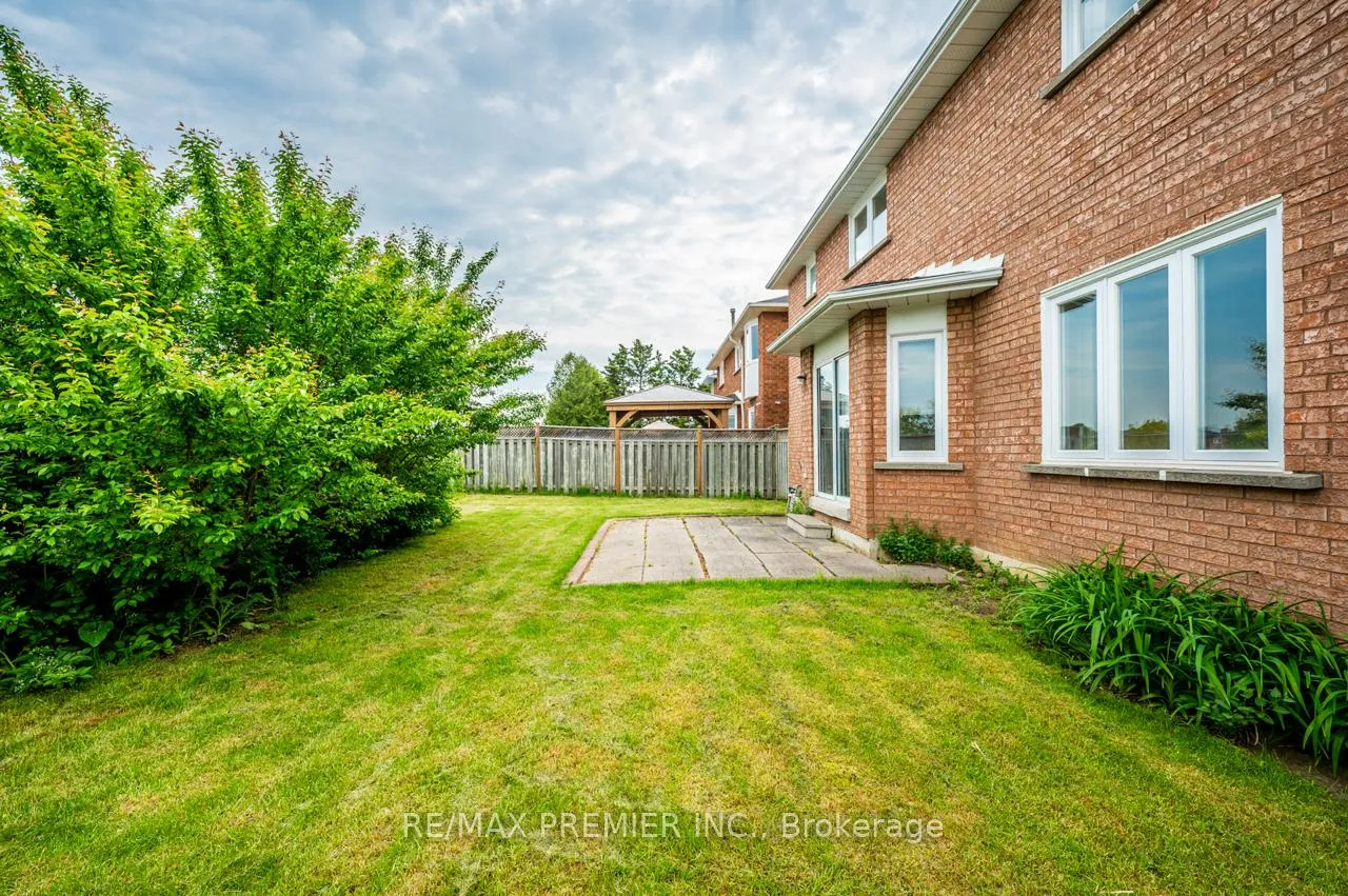 Photo 7 of 153 Father Ermanno Crescent, Vaughan, East Woodbridge — HOMEH