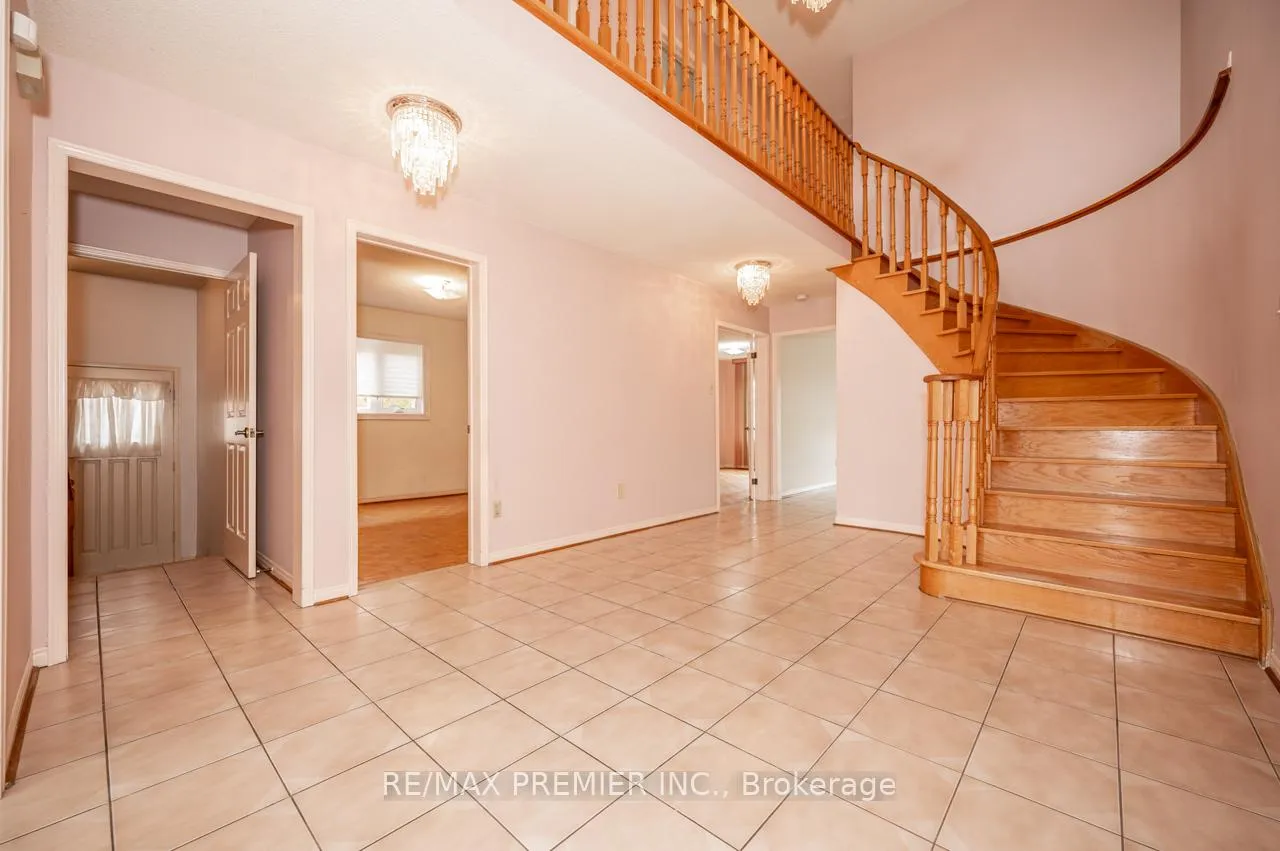 Photo 9 of 153 Father Ermanno Crescent, Vaughan, East Woodbridge — HOMEH