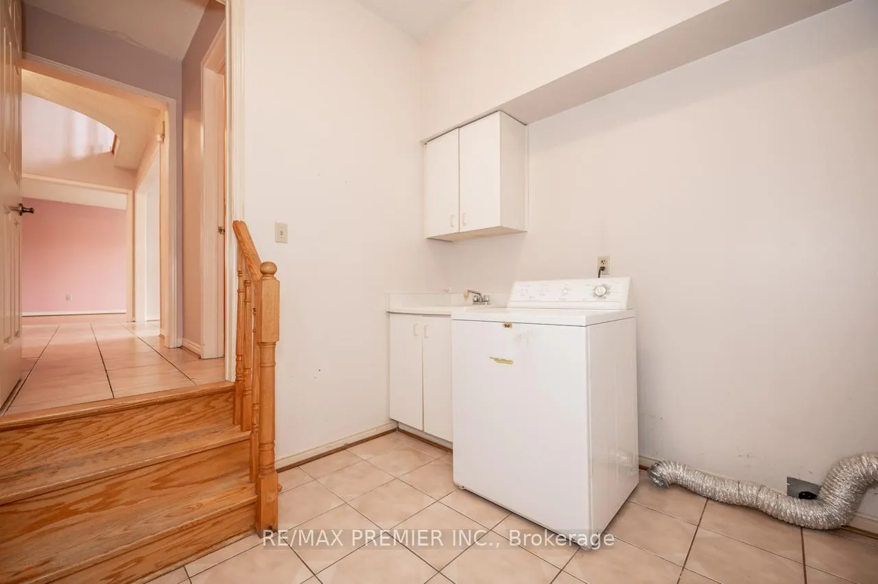 Photo 11 of 153 Father Ermanno Crescent, Vaughan, East Woodbridge — HOMEH