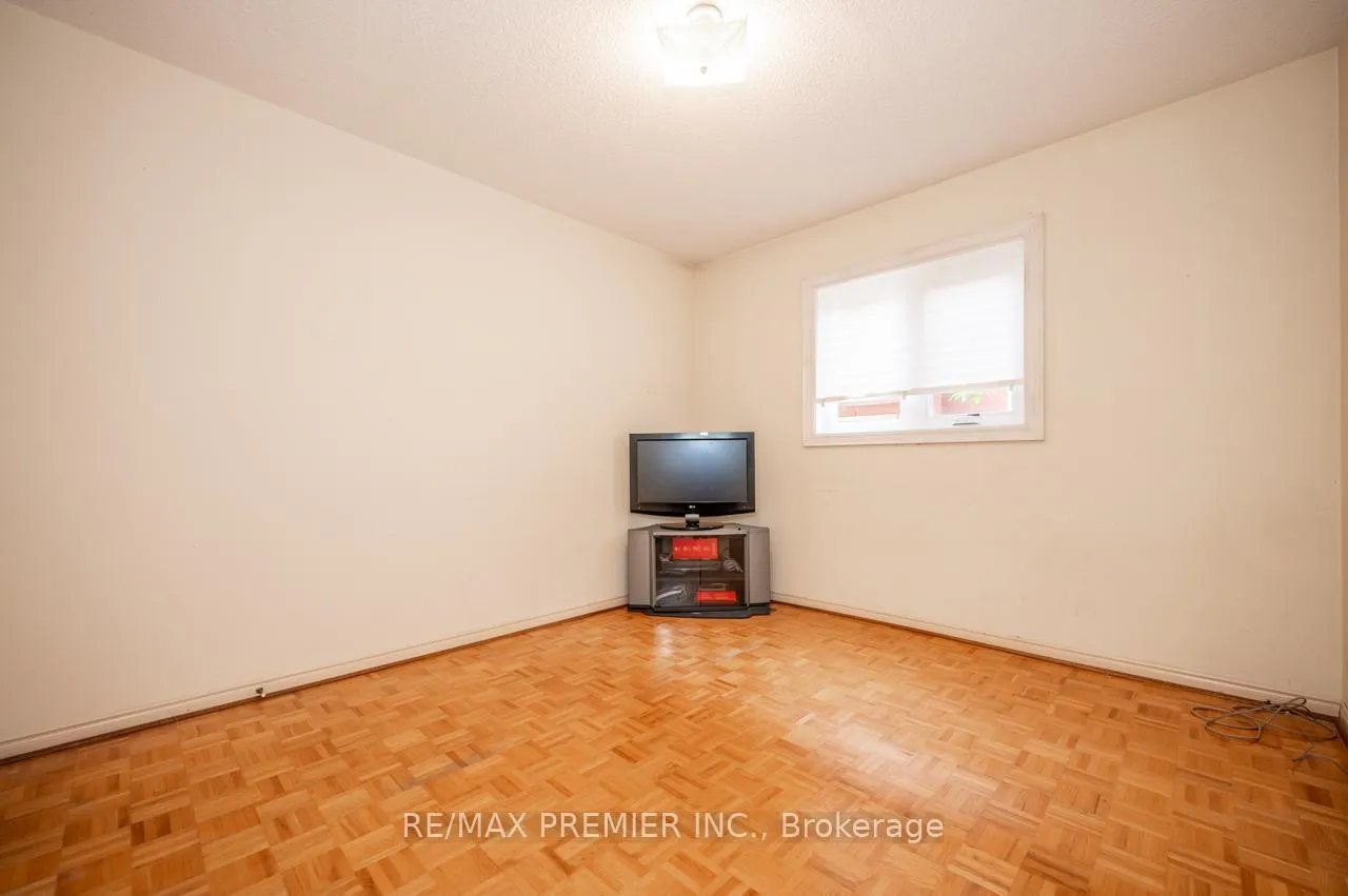 Photo 13 of 153 Father Ermanno Crescent, Vaughan, East Woodbridge — HOMEH