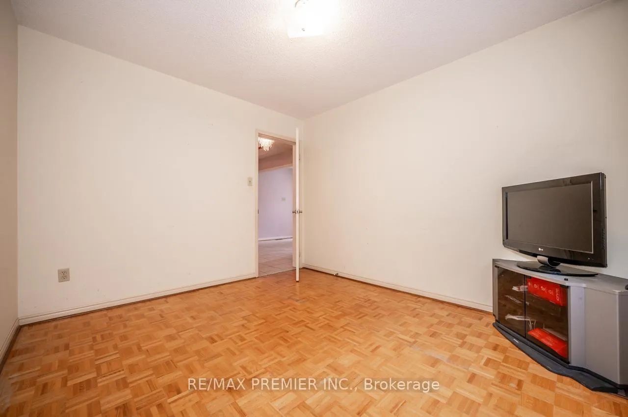 Photo 14 of 153 Father Ermanno Crescent, Vaughan, East Woodbridge — HOMEH