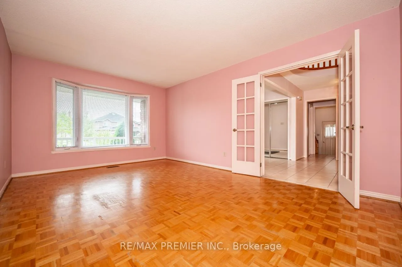 Photo 15 of 153 Father Ermanno Crescent, Vaughan, East Woodbridge — HOMEH