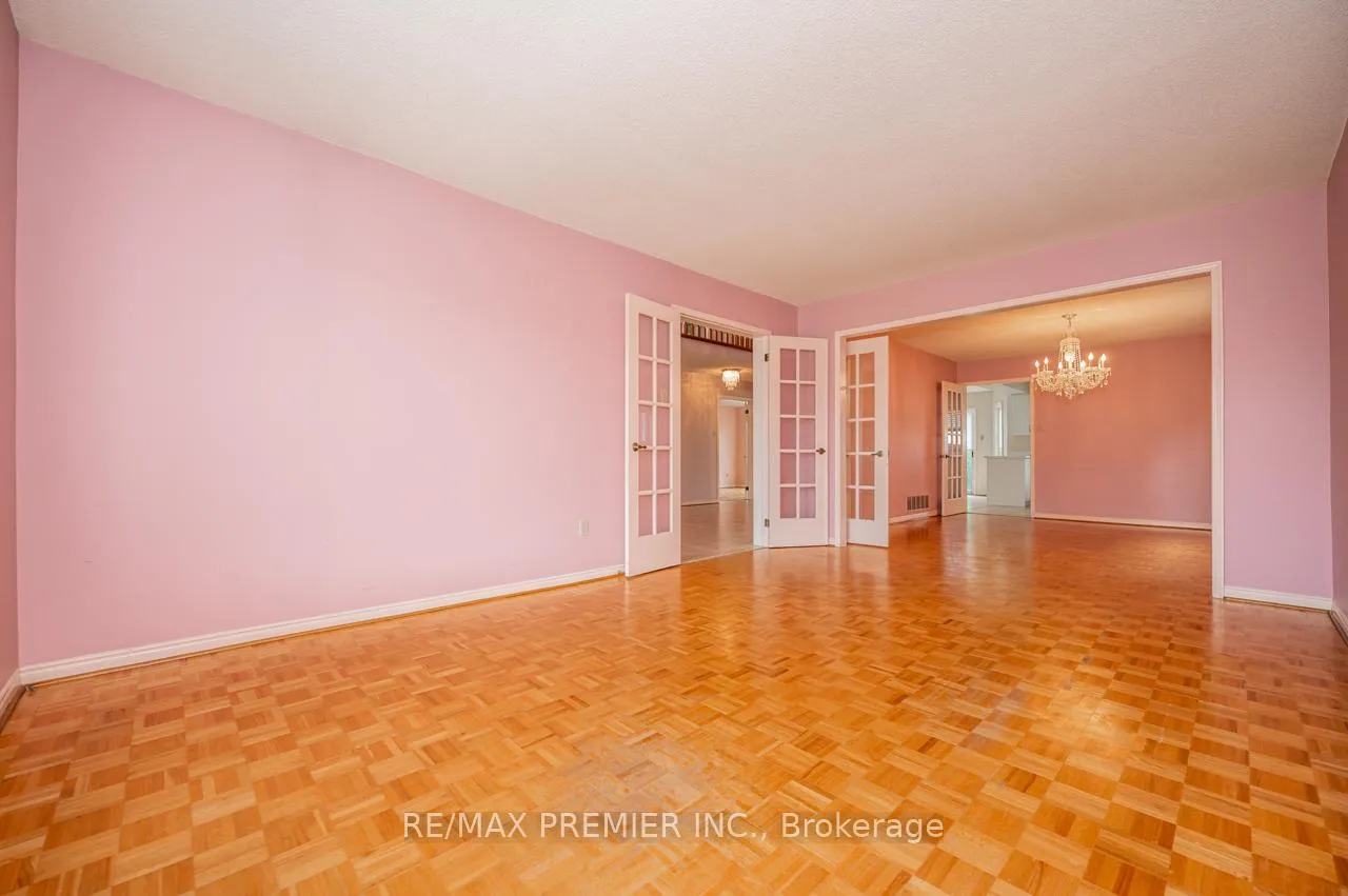 Photo 16 of 153 Father Ermanno Crescent, Vaughan, East Woodbridge — HOMEH