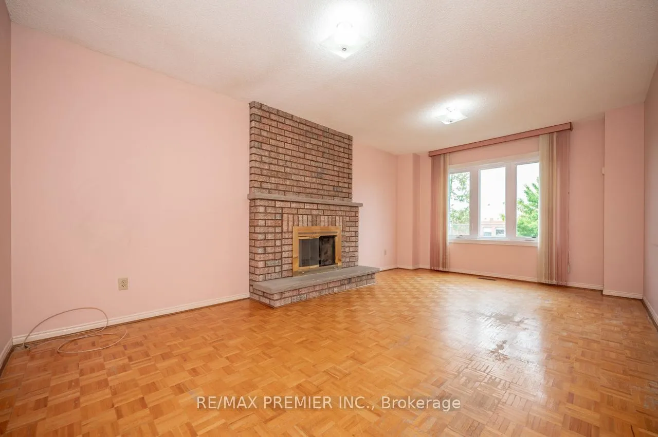 Photo 23 of 153 Father Ermanno Crescent, Vaughan, East Woodbridge — HOMEH