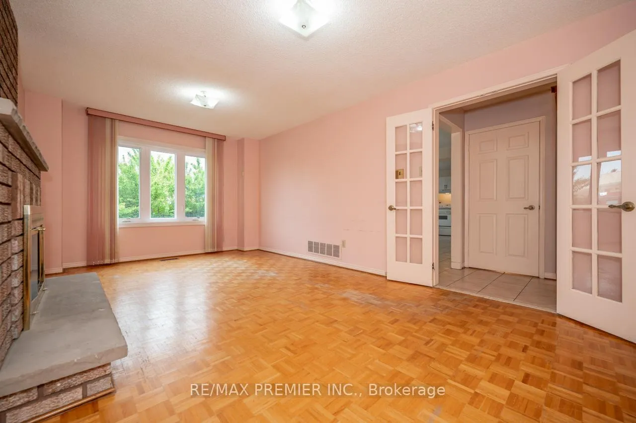 Photo 24 of 153 Father Ermanno Crescent, Vaughan, East Woodbridge — HOMEH